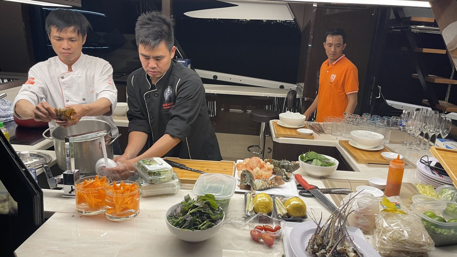 đầu bếp 5 sao phục vụ trên du thuyền